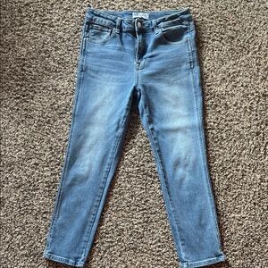 Risen stretch boutique cropped jeans.